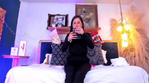 Snapshot of alicee_milf_ chatting on 12.27.24 Aleja online show from 12.27.24