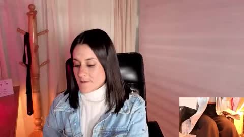 Snapshot of alicee_milf_ chatting on 10.22.25 Aleja online show from 10.22.25