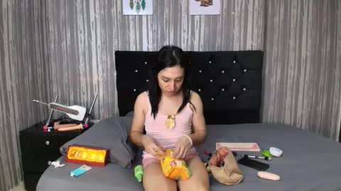 Snapshot of alicee_moonn chatting on 09.24.25 alicee_moonn online show from 09.24.25