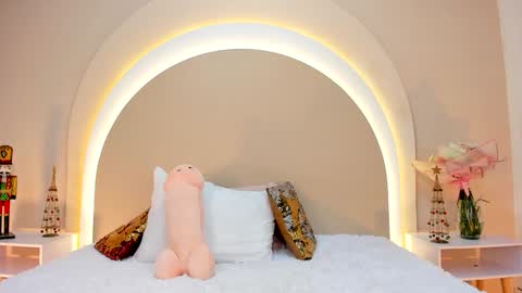 Snapshot of alicee_rodriguez chatting on 12.22.24 alice online show from 12.22.24