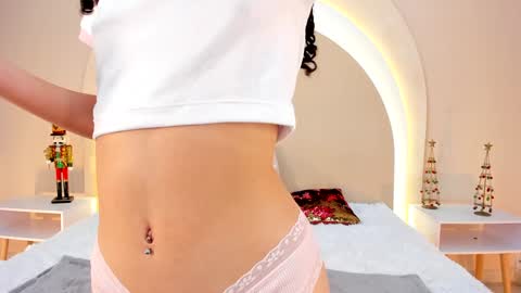 Snapshot of alicee_rodriguez chatting on 01.06.25 alice online show from 01.06.25