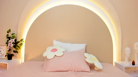 Snapshot of alicee_rodriguez chatting on 01.12.25 alice online show from 01.12.25