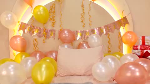 Snapshot of alicee_rodriguez chatting on 02.15.25 alice online show from 02.15.25