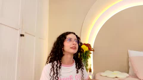 Snapshot of alicee_rodriguez chatting on 02.20.25 alice online show from 02.20.25