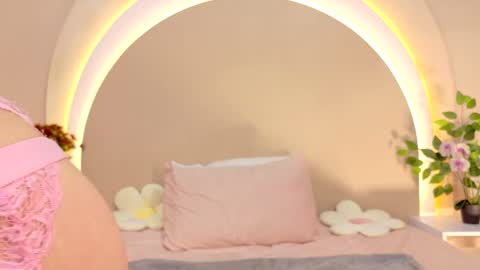 Snapshot of alicee_rodriguez chatting on 02.25.25 alice online show from 02.25.25