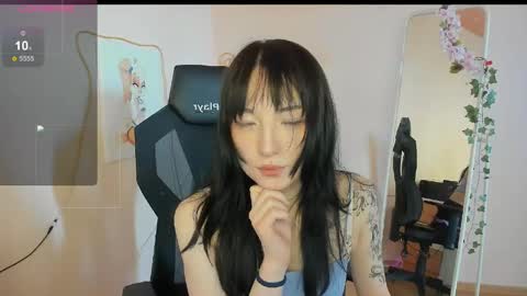 Snapshot of aliceeinwonderlanddd chatting on 05.06.26 Alice online show from 05.06.26