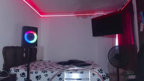 aliceesmiths online show from 01.11.25