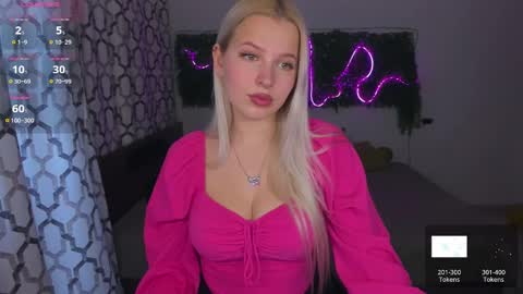 Snapshot of alicefreman chatting on 01.06.25 Alice online show from 01.06.25