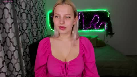 Snapshot of alicefreman chatting on 02.11.25 Alice online show from 02.11.25