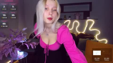 Snapshot of alicefreman chatting on 02.14.25 Alice online show from 02.14.25