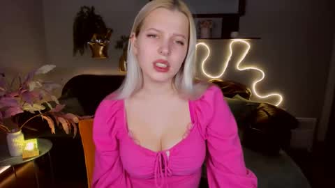 Snapshot of alicefreman chatting on 02.17.25 Alice online show from 02.17.25