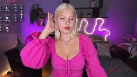 Snapshot of alicefreman chatting on 09.19.25 Alice online show from 09.19.25