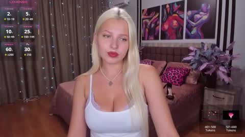 Snapshot of alicefreman chatting on 09.25.25 Alice online show from 09.25.25