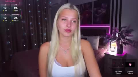 Snapshot of alicefreman chatting on 10.16.25 Alice online show from 10.16.25