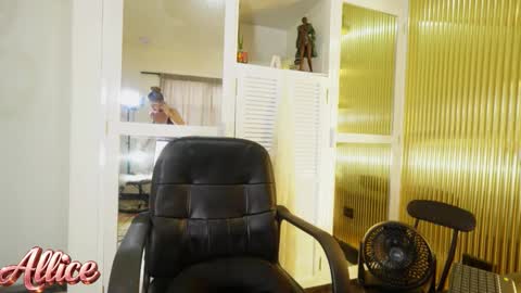 Snapshot of aliceglamour chatting on 02.04.26 Allice online show from 02.04.26