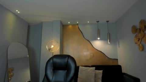 Snapshot of aliceharperx chatting on 10.14.25 Alice online show from 10.14.25