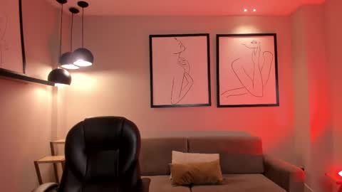 Snapshot of aliceharperx chatting on 10.29.25 Alice online show from 10.29.25