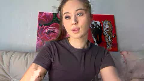 Snapshot of aliceinlustland chatting on 05.14.26 aliceinlustland online show from 05.14.26
