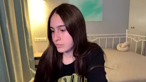 Snapshot of alicekollt chatting on 06.15.26 alicekollt online show from 06.15.26