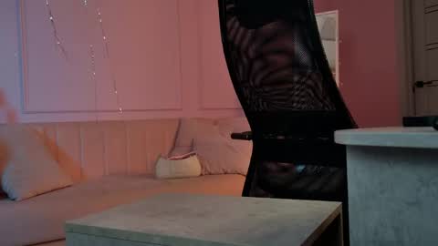 Snapshot of alicelidse chatting on 05.17.26 Alice online show from 05.17.26