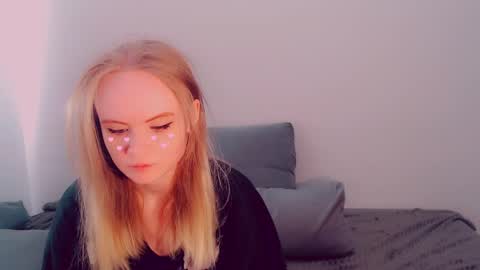 Snapshot of alicenya chatting on 04.28.26 Alice online show from 04.28.26