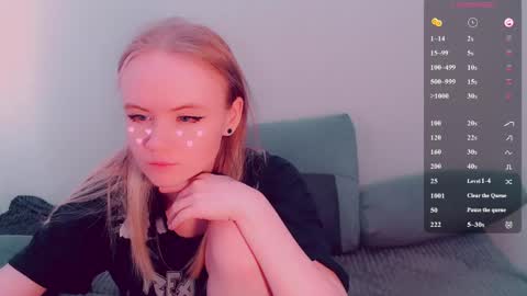 Snapshot of alicenya chatting on 05.10.26 Alice online show from 05.10.26