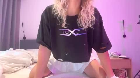 AlicePinkhead online show from 10.16.25