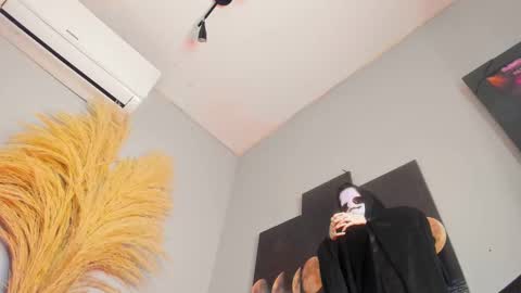 Snapshot of alicepoixxxon chatting on 10.30.25 ALICE online show from 10.30.25