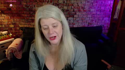 Snapshot of alicescuriosity chatting on 01.20.25 Alices Curiosity online show from 01.20.25