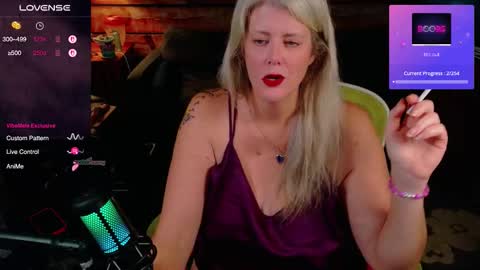 Snapshot of alicescuriosity chatting on 10.08.25 Alices Curiosity online show from 10.08.25