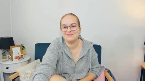 Snapshot of alicesensitive chatting on 09.17.25 alicesensitive online show from 09.17.25