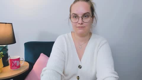 Snapshot of alicesensitive chatting on 09.22.25 alicesensitive online show from 09.22.25