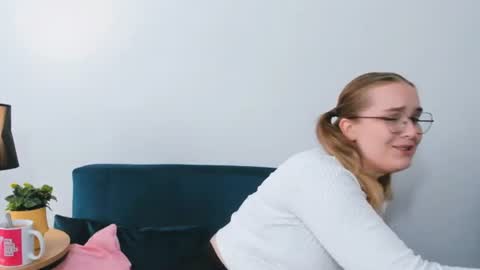 Snapshot of alicesensitive chatting on 09.25.25 alicesensitive online show from 09.25.25