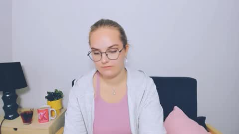 Snapshot of alicesensitive chatting on 10.02.25 alicesensitive online show from 10.02.25