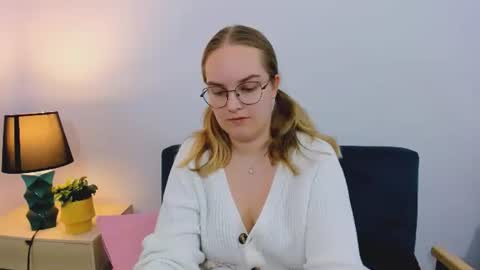 Snapshot of alicesensitive chatting on 11.07.25 alicesensitive online show from 11.07.25