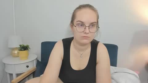 Snapshot of alicesensitive chatting on 11.16.25 alicesensitive online show from 11.16.25