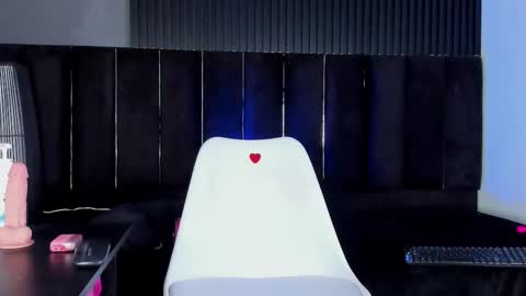 Snapshot of alicia_20_ chatting on 02.19.25 Alice online show from 02.19.25