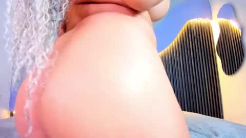 Snapshot of alicia_20_ chatting on 03.12.25 Alice online show from 03.12.25