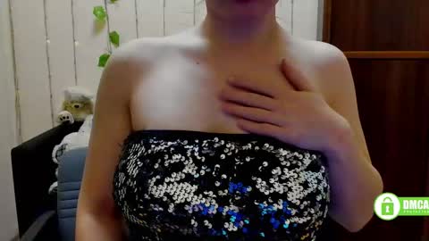 Snapshot of alicia_folow chatting on 03.04.25 Alicia online show from 03.04.25