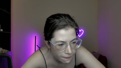 Snapshot of alicia_folow chatting on 03.05.25 Alicia online show from 03.05.25