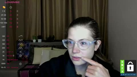 Snapshot of alicia_folow chatting on 10.01.25 Alicia online show from 10.01.25