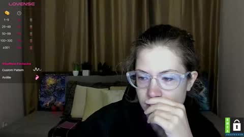 Snapshot of alicia_folow chatting on 10.10.25 Alicia online show from 10.10.25