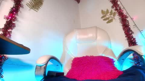 Alicia Kyse  online show from 12.14.24