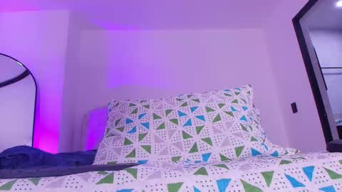 Alicia Kyse  online show from 11.14.25