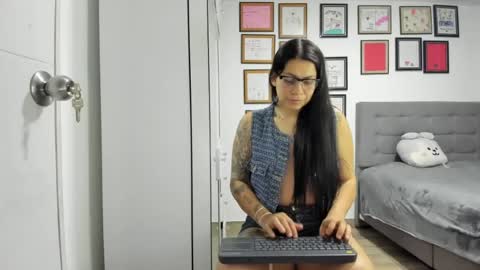 Snapshot of alicia_rainbow chatting on 06.29.26 alicia_rainbow online show from 06.29.26