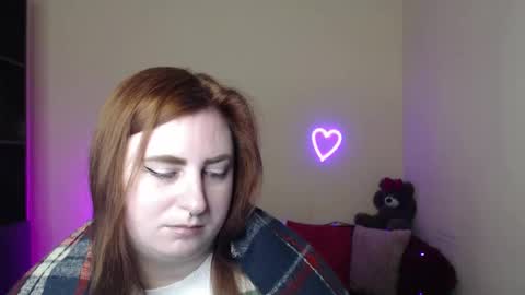 Snapshot of alicia_side_red chatting on 04.24.26 Alicia online show from 04.24.26
