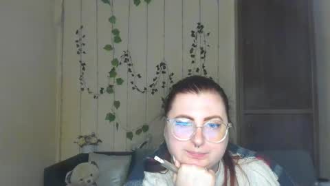 Snapshot of alicia_side_red chatting on 04.25.26 Alicia online show from 04.25.26