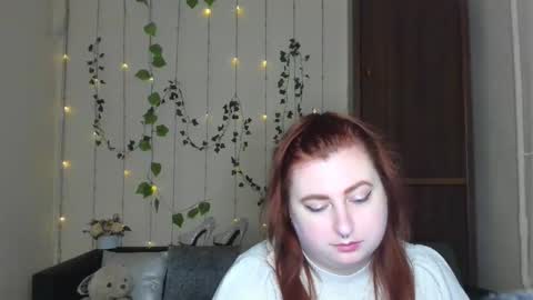 Snapshot of alicia_side_red chatting on 04.27.26 Alicia online show from 04.27.26