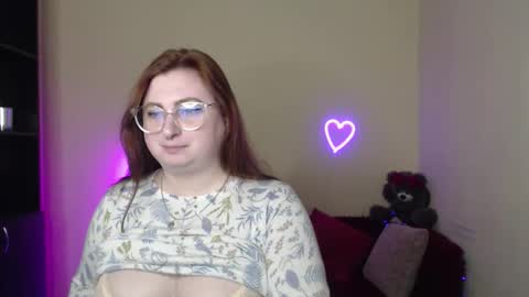 Snapshot of alicia_side_red chatting on 04.30.26 Alicia online show from 04.30.26