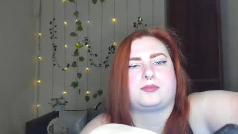 Snapshot of alicia_side_red chatting on 05.04.26 Alicia online show from 05.04.26